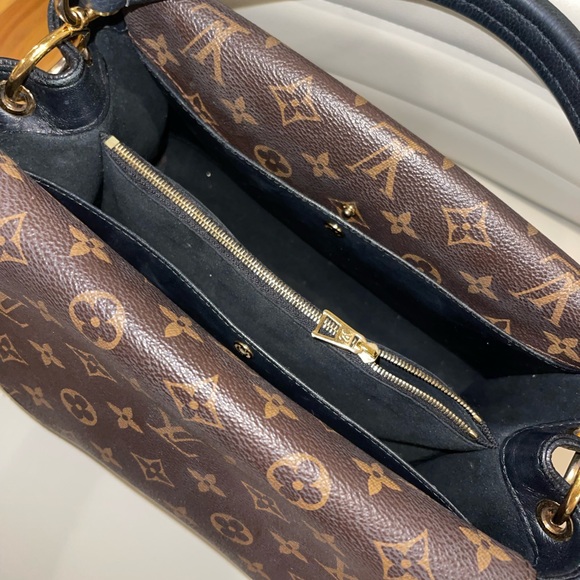 100% Authentic Louis Vuitton Double V Noir handbag Great Condition - Picture 9 of 10